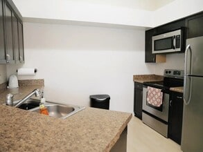 4668 Pembrook Pl, Unit J-203 in Orlando, FL - Foto de edificio - Building Photo