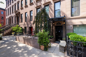 43 Charles St in New York, NY - Building Photo - Building Photo