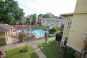 Foxglen Apartments in Little Rock, AR - Foto de edificio - Building Photo