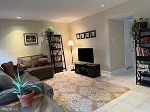 1750 Westwind Way in McLean, VA - Building Photo - Building Photo