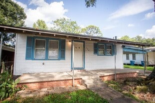 106 Doc Duhon St in Lafayette, LA - Building Photo