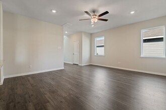 15802 Berry Hl Dr in Conroe, TX - Building Photo - Building Photo