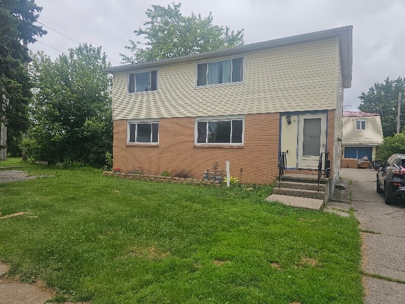 19 Lloyd Dr in Cheektowaga, NY - Building Photo