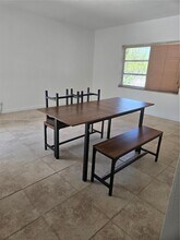 250 SE Park St in Dania Beach, FL - Foto de edificio - Building Photo