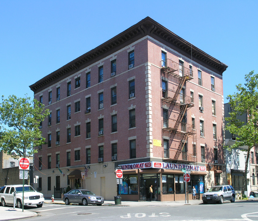 633 E 186th St in Bronx, NY - Foto de edificio