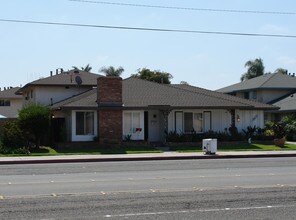 16632 Goldenwest St in Huntington Beach, CA - Building Photo - Building Photo