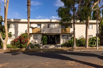 5123 Raleigh St in Los Angeles, CA - Foto de edificio - Building Photo