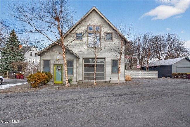 property at 5 Swanner Ln