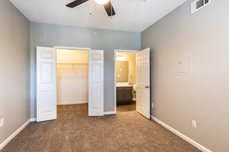 Pinnacle Pointe in Lenexa, KS - Building Photo - Interior Photo