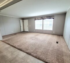 9576 Mariner Dr in Ira, MI - Foto de edificio - Building Photo