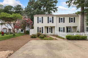 337 Hutton Cir in Virginia Beach, VA - Building Photo