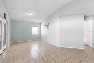1424 Vinetree Dr, Unit 2818 Blackfoot Lane-2818-101 in Brandon, FL - Building Photo - Building Photo
