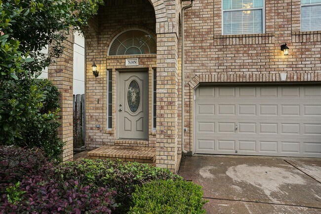 7630 N Linpar Ct in Houston, TX - Building Photo - Building Photo