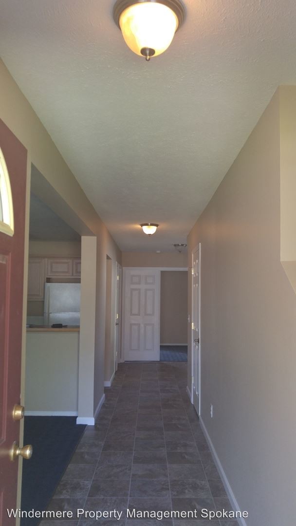 1008 E Ermina Ave in Spokane, WA - Building Photo - Building Photo