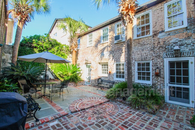 property at 53 Elizabeth St