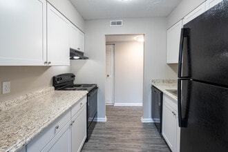 Cambridge Apartments in Clarksville, IN - Building Photo - Interior Photo