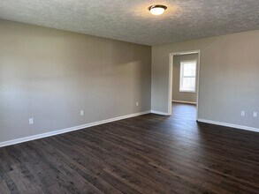 378 W University Pky in Jackson, TN - Building Photo - Building Photo