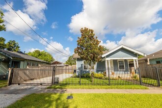 2009 Singleton St in Houston, TX - Foto de edificio - Building Photo