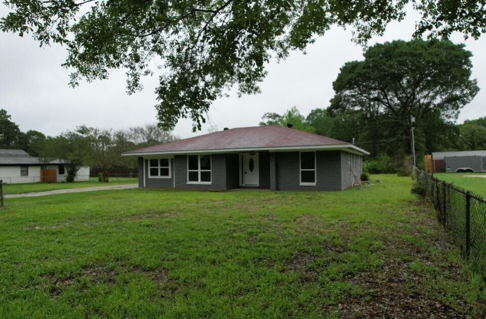 25373 Goodson Rd in Splendora, TX - Building Photo
