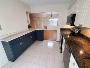 203 Yoakum Pky, Unit 1807 in Alexandria, VA - Foto de edificio - Building Photo