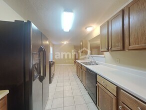 4906 Black Rock St in Baytown, TX - Foto de edificio - Building Photo