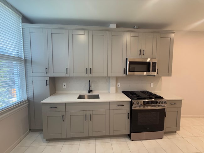 60-30 Catalpa Ave in Queens, NY - Building Photo - Building Photo
