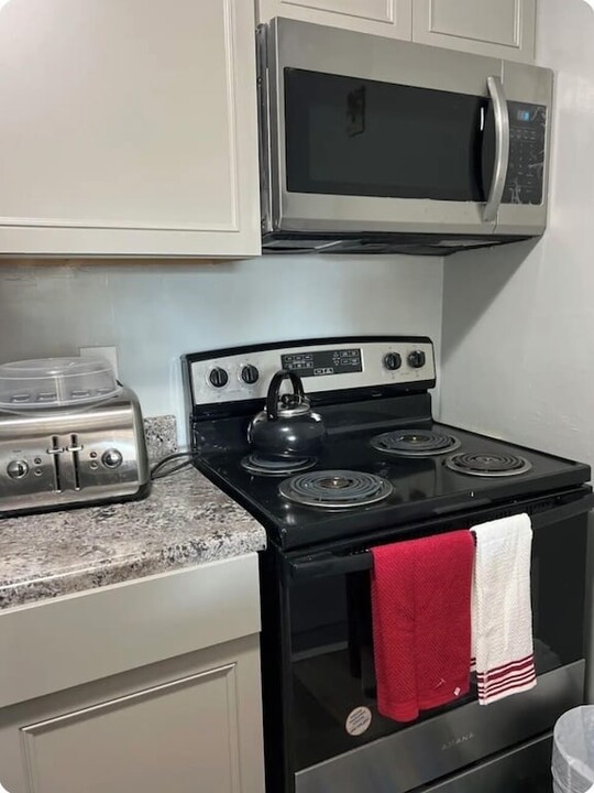 6587 Santa Cruz Pl, Unit 6587 Santa Cruz place r in Reynoldsburg, OH - Building Photo