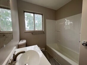 524 Clarendon Ave-Unit -2205 Clarendon Ln in Columbus, OH - Building Photo - Building Photo