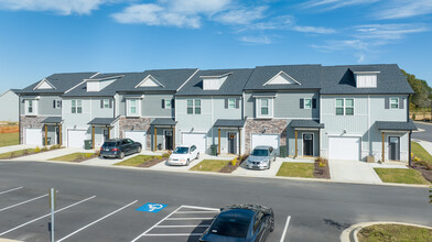 Kingsley Park Townhomes in Fayetteville, NC - Building Photo - Building Photo