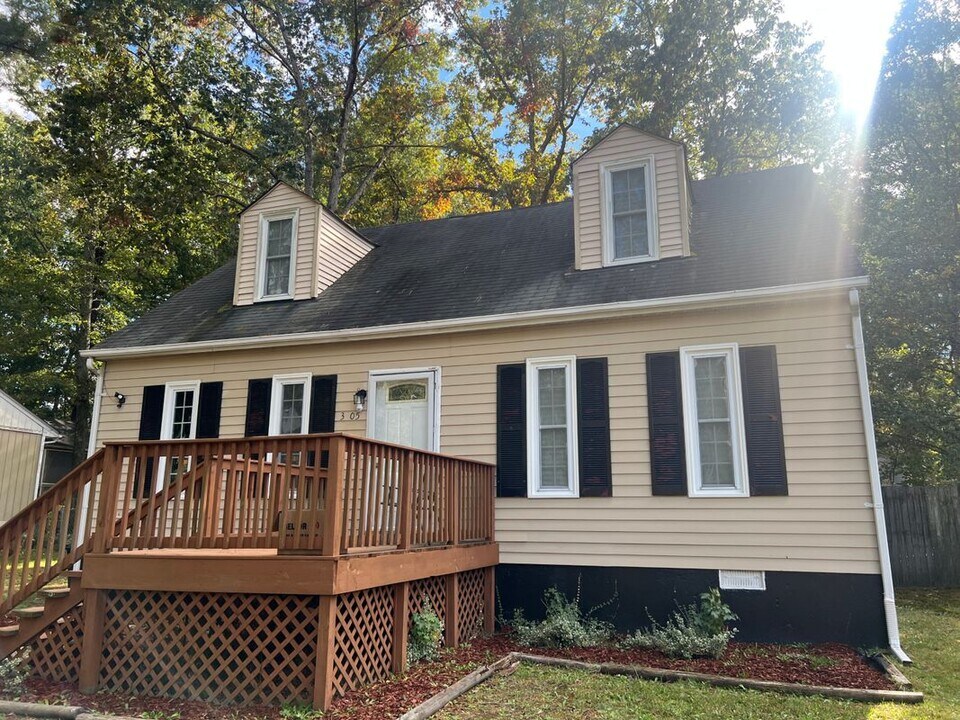 3505 Colonnade Dr in Ettrick, VA - Building Photo