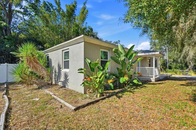 2701 S Manhattan Ave in Tampa, FL - Foto de edificio - Building Photo