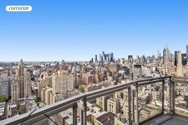 60 E 8th St in New York, NY - Building Photo - Building Photo