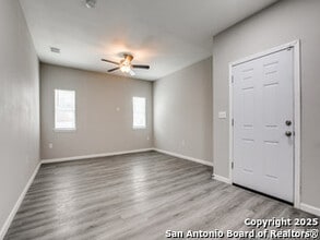 2910 S Laredo St in San Antonio, TX - Building Photo - Building Photo