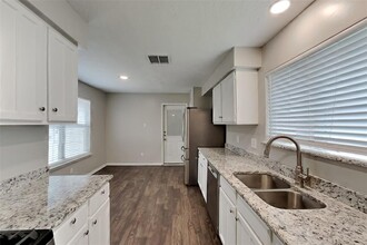 1918 E Navaho Trail in Katy, TX - Building Photo - Building Photo