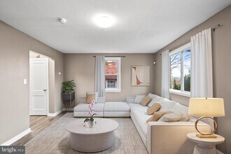 2412 18th St SE in Washington, DC - Foto de edificio - Building Photo