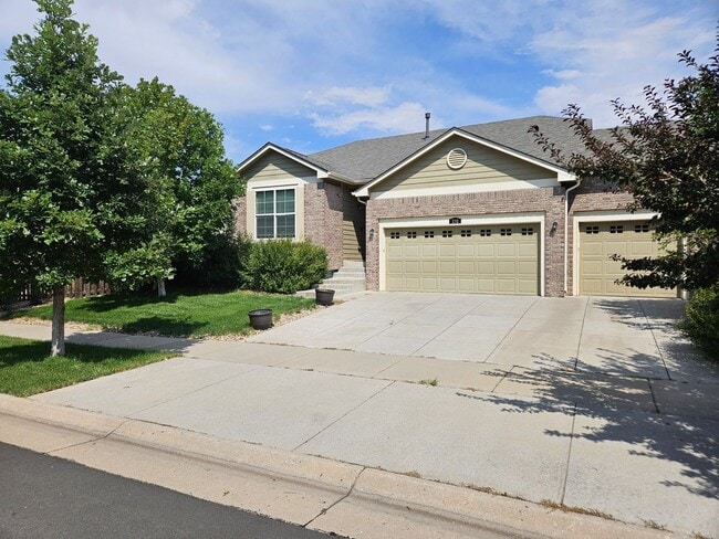 132 S Newbern Way in Aurora, CO - Building Photo - Building Photo
