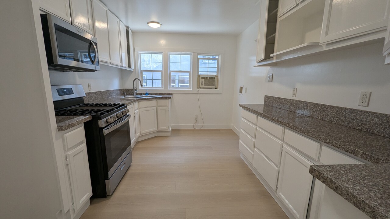 1261 S Plymouth Blvd, Unit 1261 S Plymouth in Los Angeles, CA - Building Photo