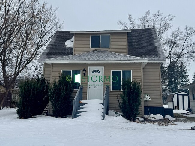property at 626 Oak St NE