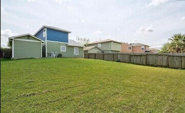 11900 Lima Dr in Manor, TX - Building Photo - Building Photo