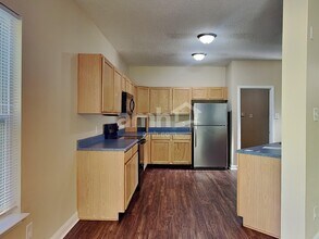 6737 Amber Springs Way in Indianapolis, IN - Foto de edificio - Building Photo