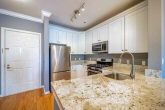 1625 International Dr in McLean, VA - Building Photo - Building Photo