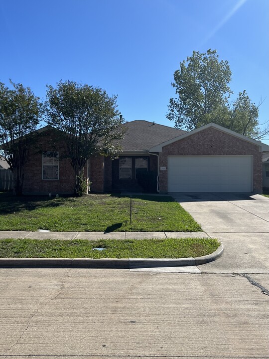 111 Pebble Creek Ln in Terrell, TX - Foto de edificio