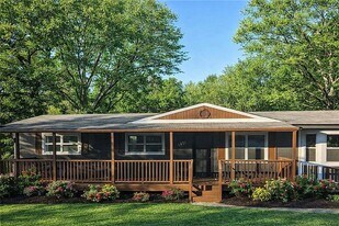 1411 Sycamore Dr NW in Kennesaw, GA - Building Photo