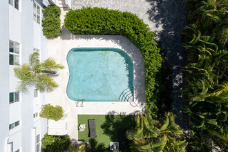 The President Condo in Miami Beach, FL - Building Photo - Building Photo