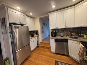 21 Hall St, Unit 2 in Medford, MA - Building Photo - Building Photo