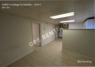 2468 S College St in Seattle, WA - Building Photo - Building Photo
