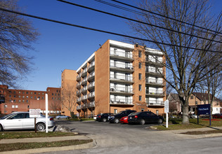 Vista South Apartments in New Castle, PA - Building Photo - Building Photo