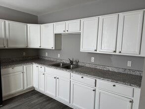 1208 W 5th St in Davenport, IA - Foto de edificio - Building Photo