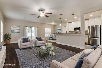 10611 Summer Azure Dr in Riverview, FL - Building Photo - Building Photo