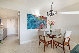 575 Oaks Ln in Pompano Beach, FL - Foto de edificio - Building Photo